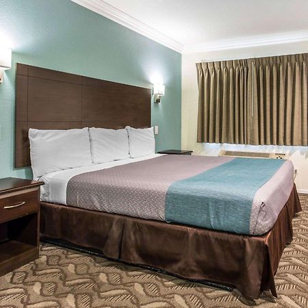 Rodeway Inn & Suites Инглвуд Экстерьер фото