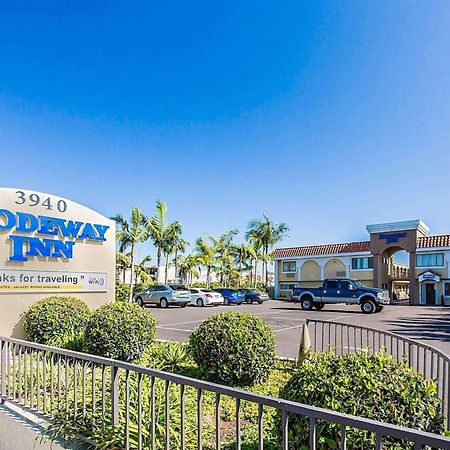 Rodeway Inn & Suites Инглвуд Экстерьер фото