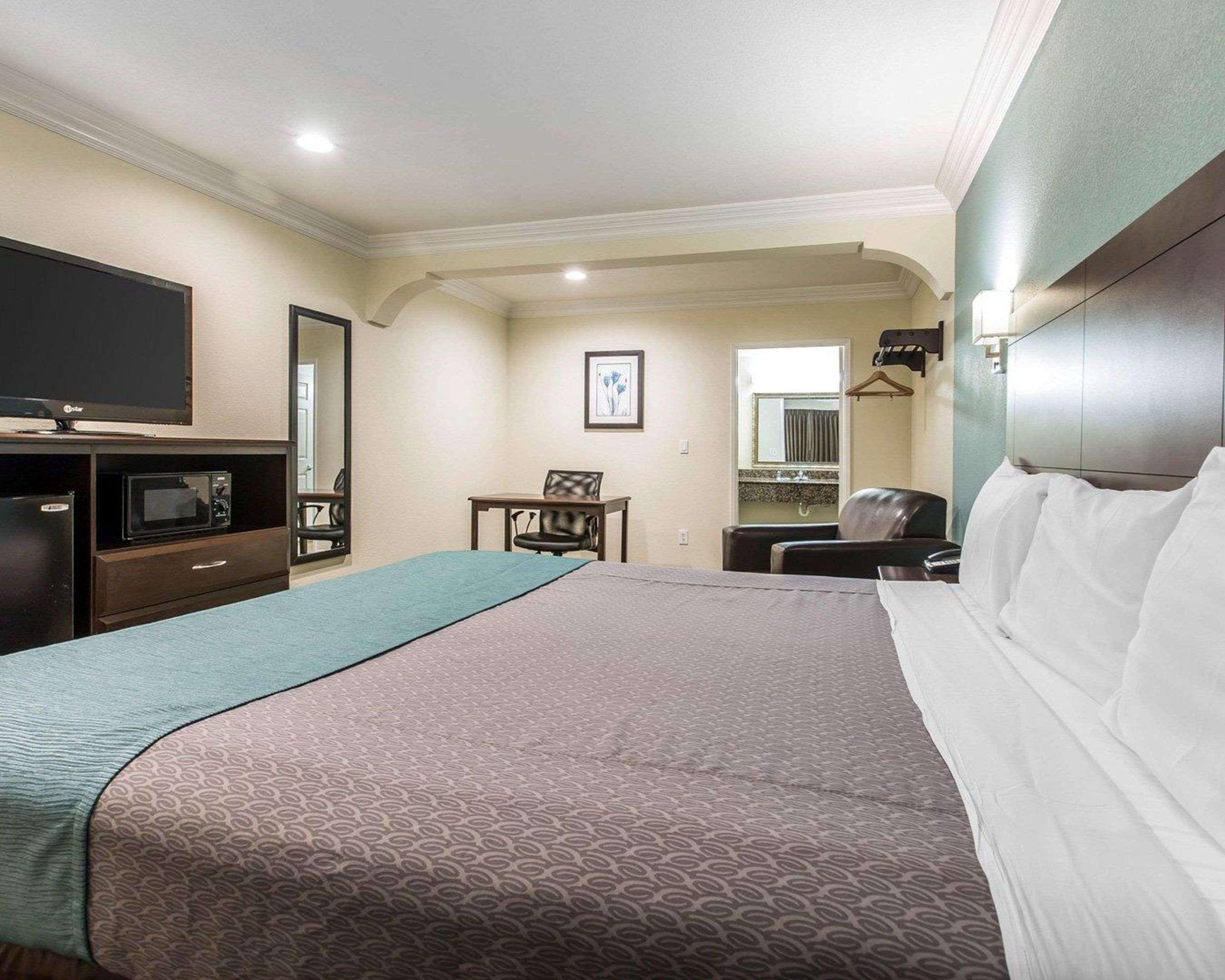 Rodeway Inn & Suites Инглвуд Экстерьер фото