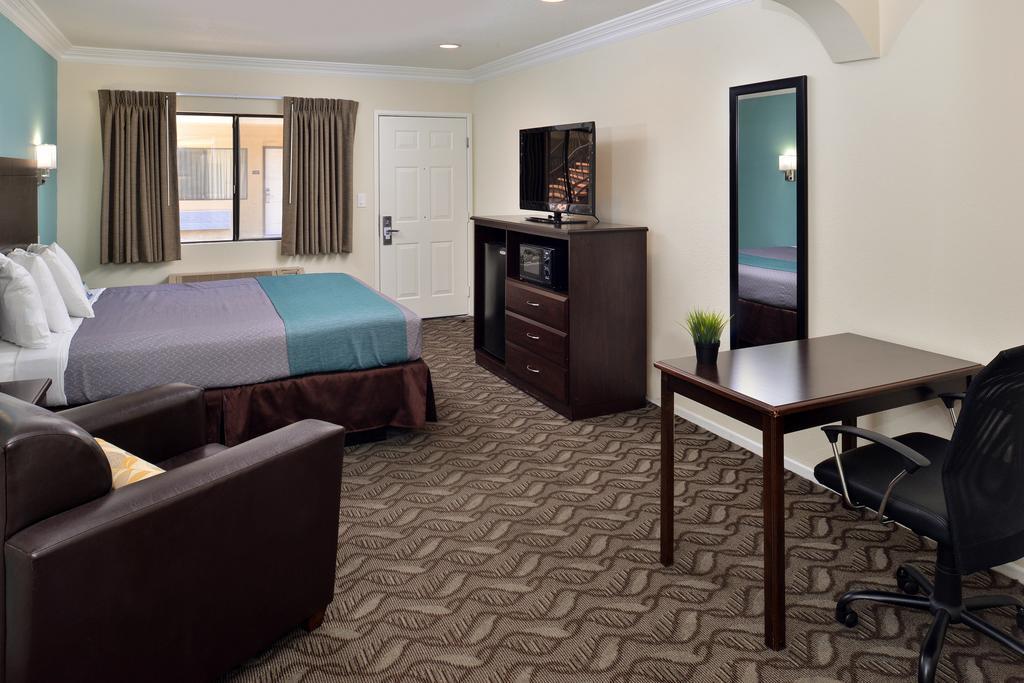 Rodeway Inn & Suites Инглвуд Экстерьер фото