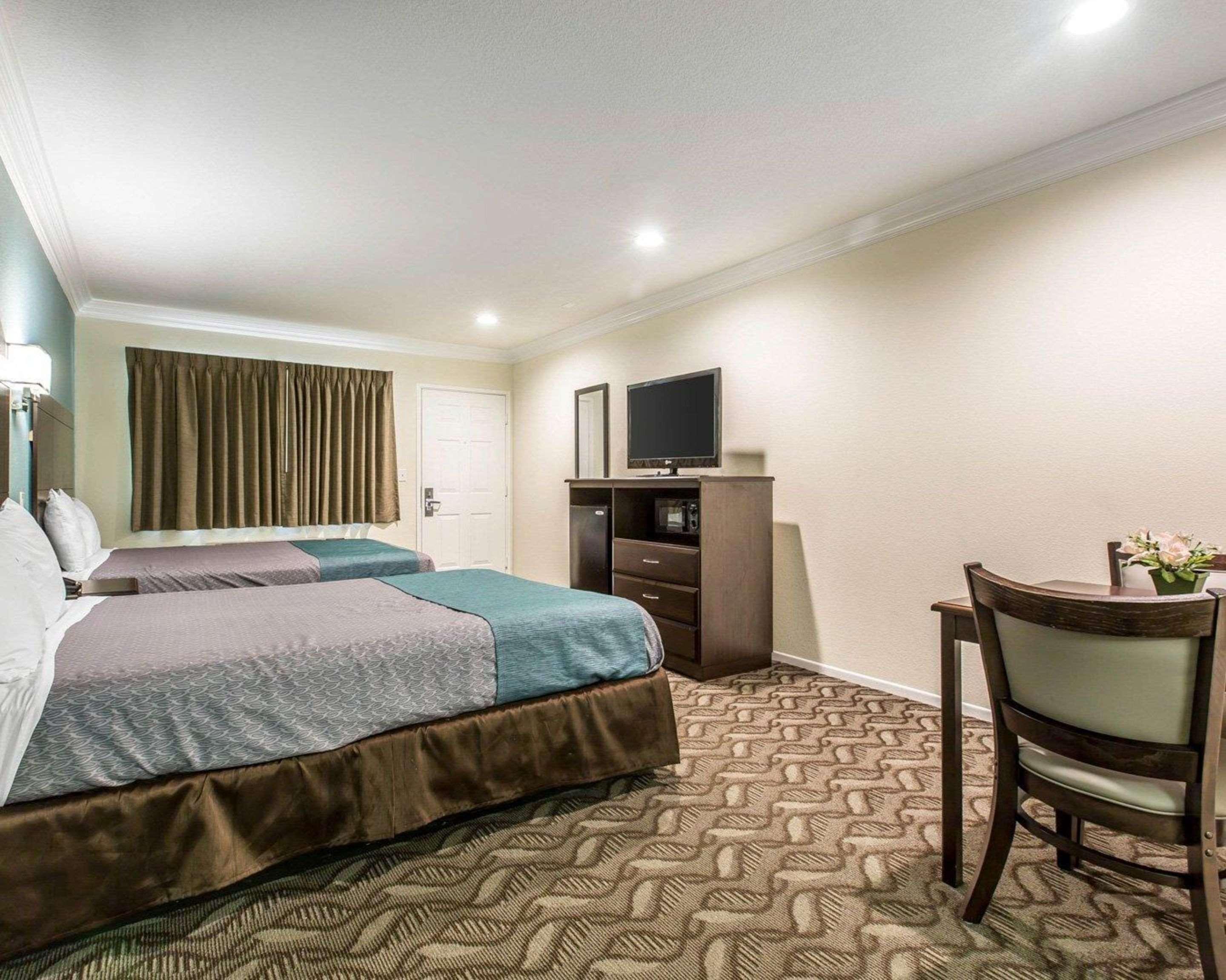 Rodeway Inn & Suites Инглвуд Экстерьер фото