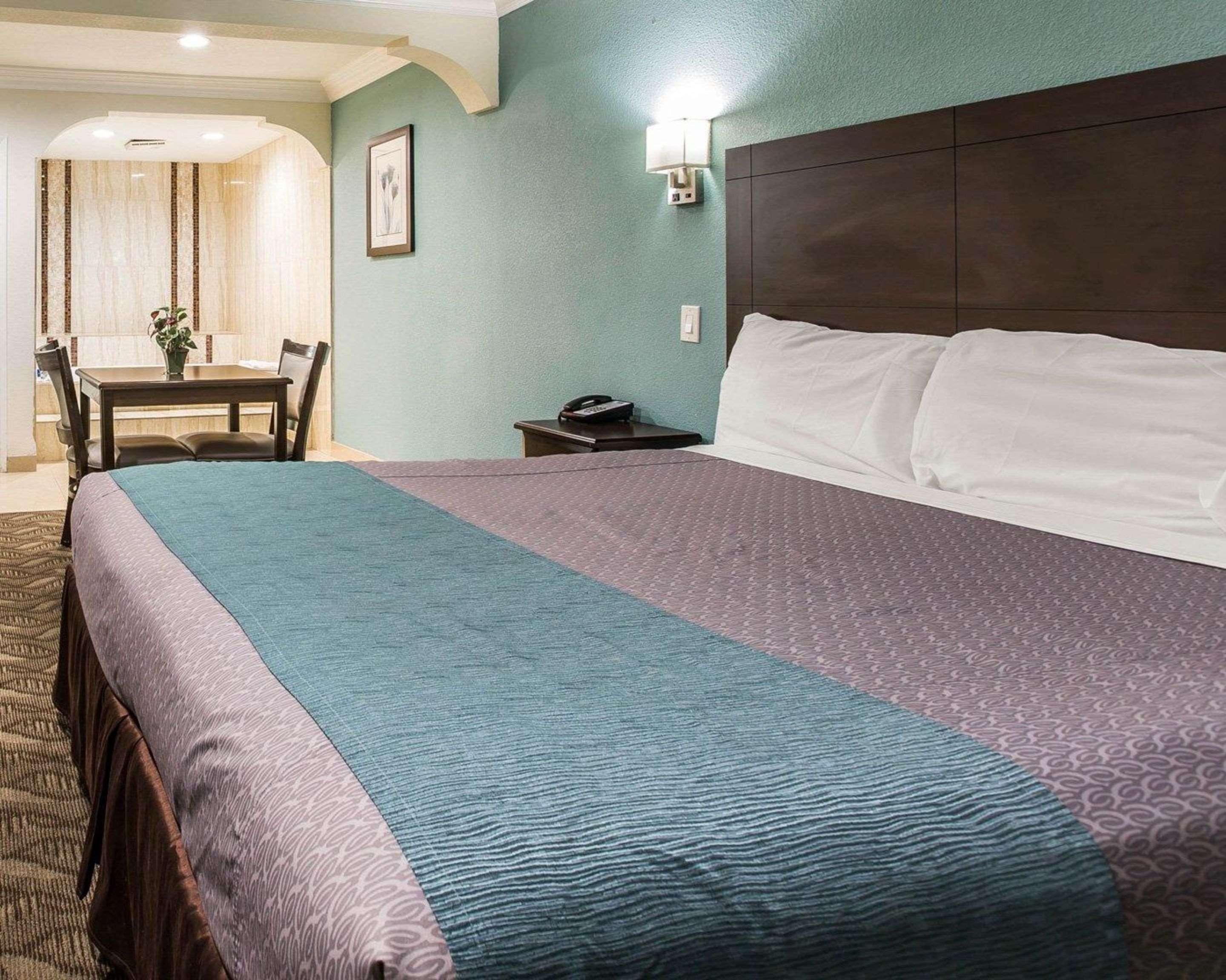 Rodeway Inn & Suites Инглвуд Экстерьер фото